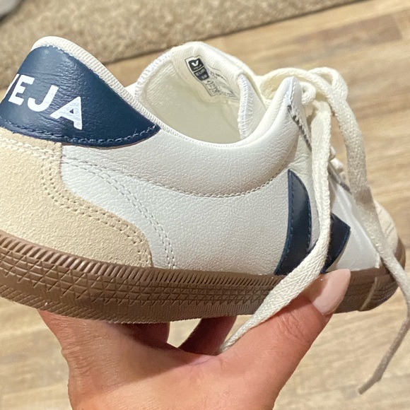 Veja White and Brown Sneakers Retro Design - Picture 6 of 15